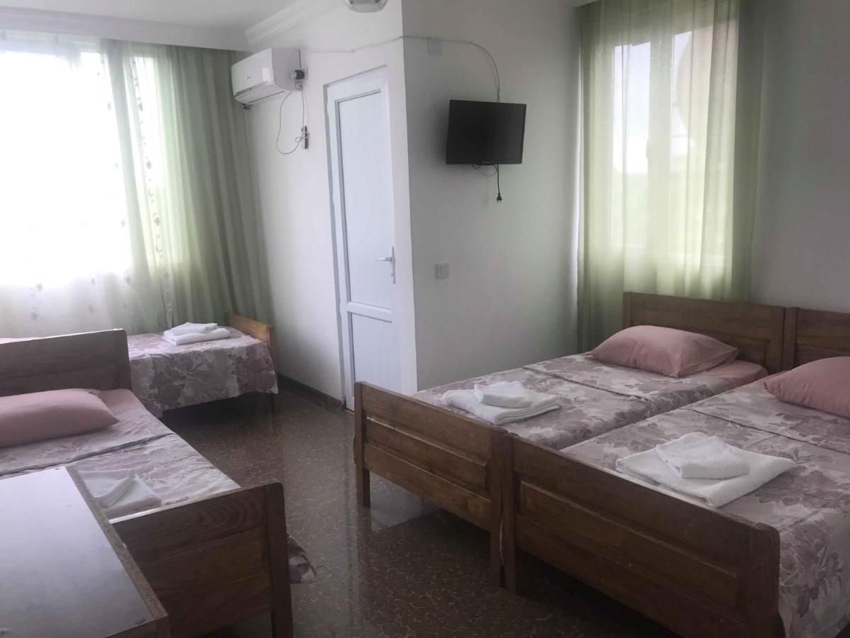 Twins Guest House By Black Sea Kobuleti Exterior photo